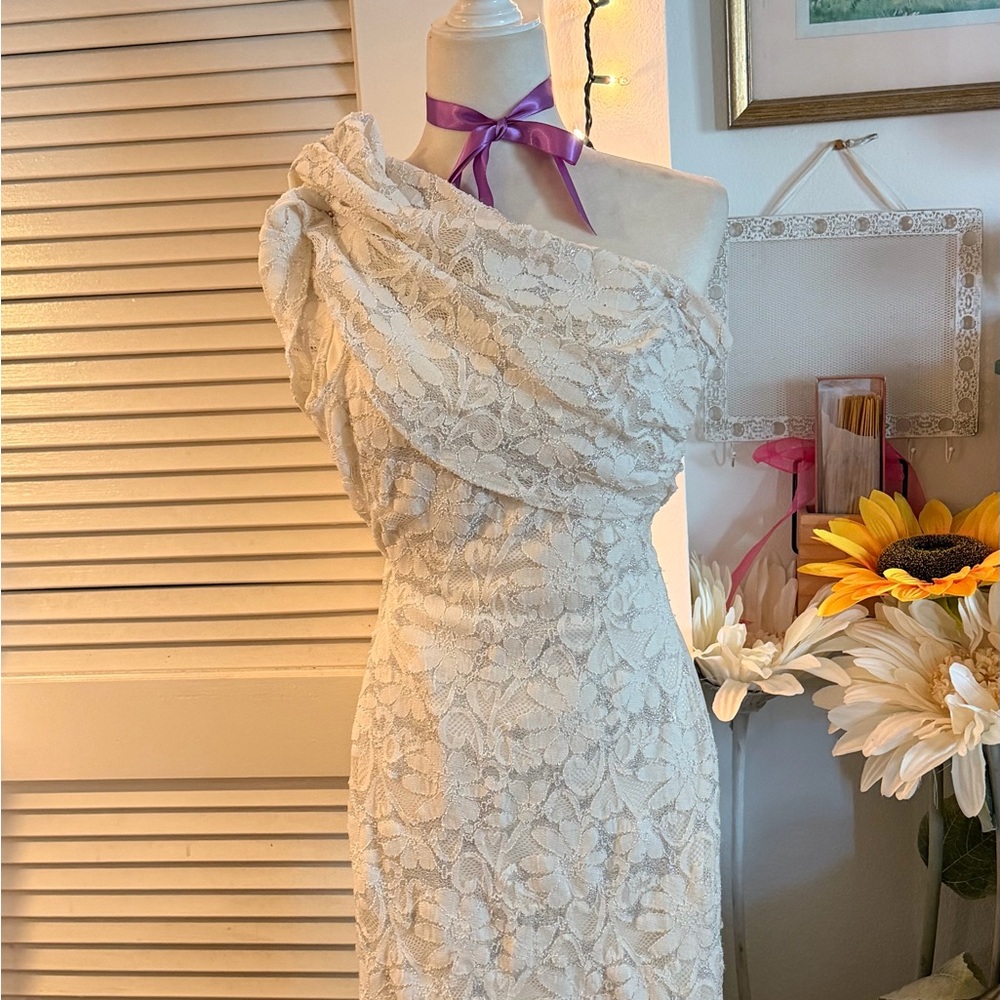 Mittoshop Cream Floral Lace One-Shoulder Dress